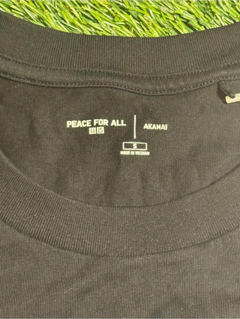 UNIQLO UT PEACE FOR ALL Akamai Black Graphic Short Sleeve T-shirt TEE SMALL - Picture 6 of 6
